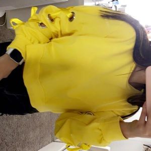 H&M size XS cropped sweater top 🤍